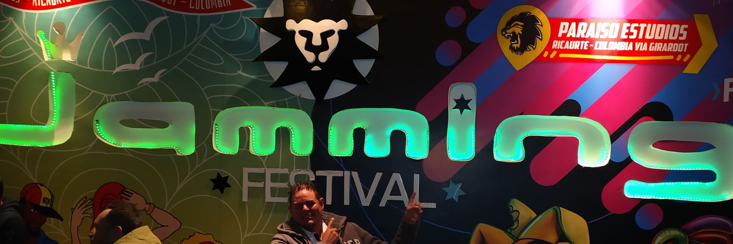 ILiveInTheBeach's profile banner image