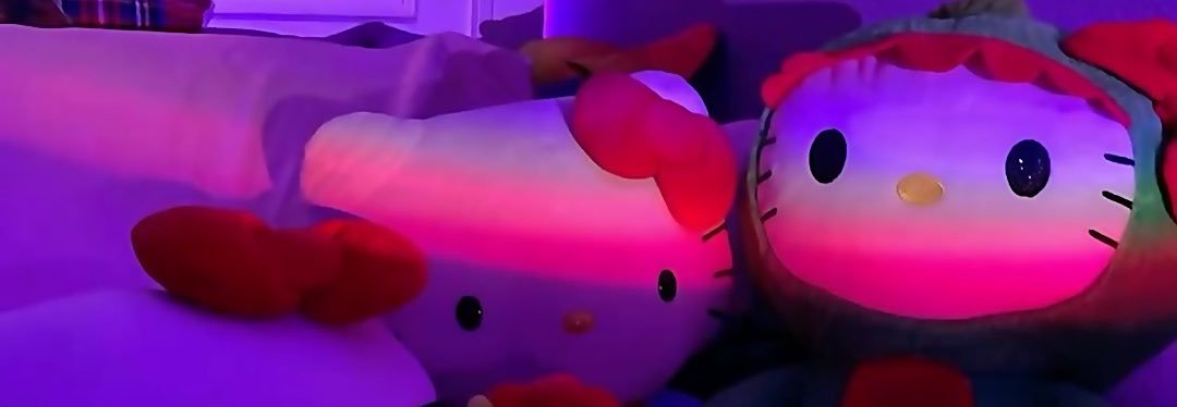 amydlhu's profile banner image