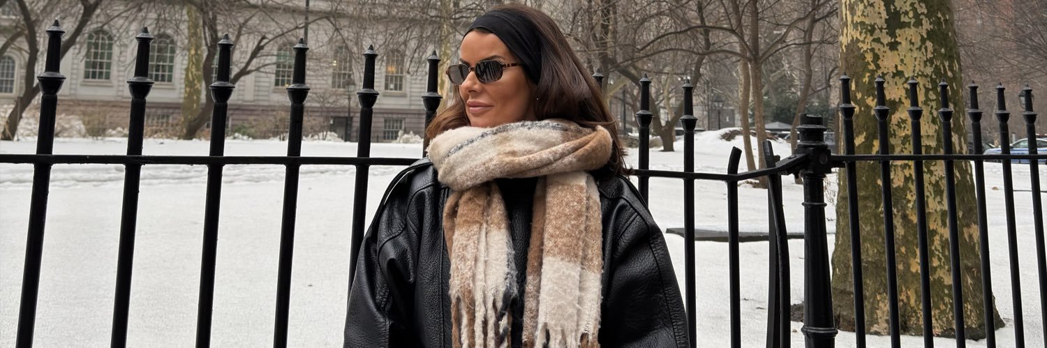 Tamara-Lee Lewis banner