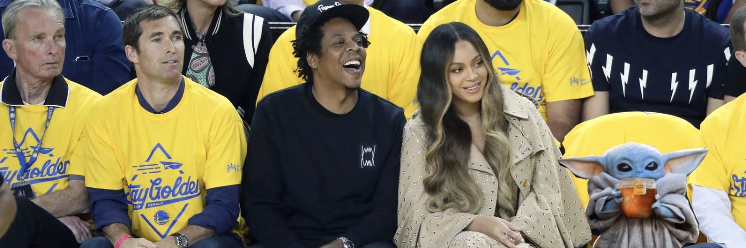 Mena A. 🐀 is menabus@macaw.social banner