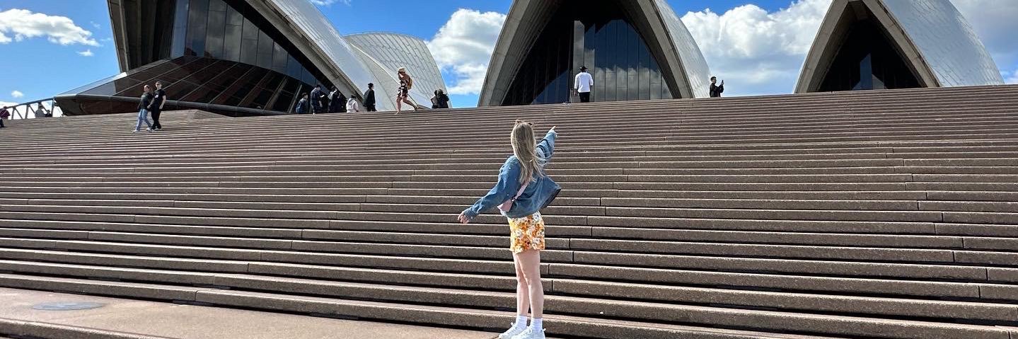 Emily Bate💛 banner