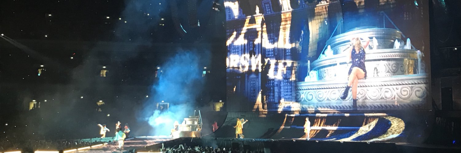 Stacey 💛🧣 banner