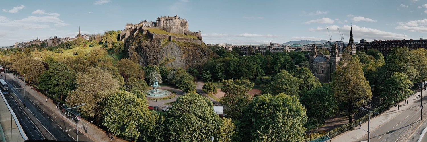 Tom Harries ✌🏼️🌍 banner