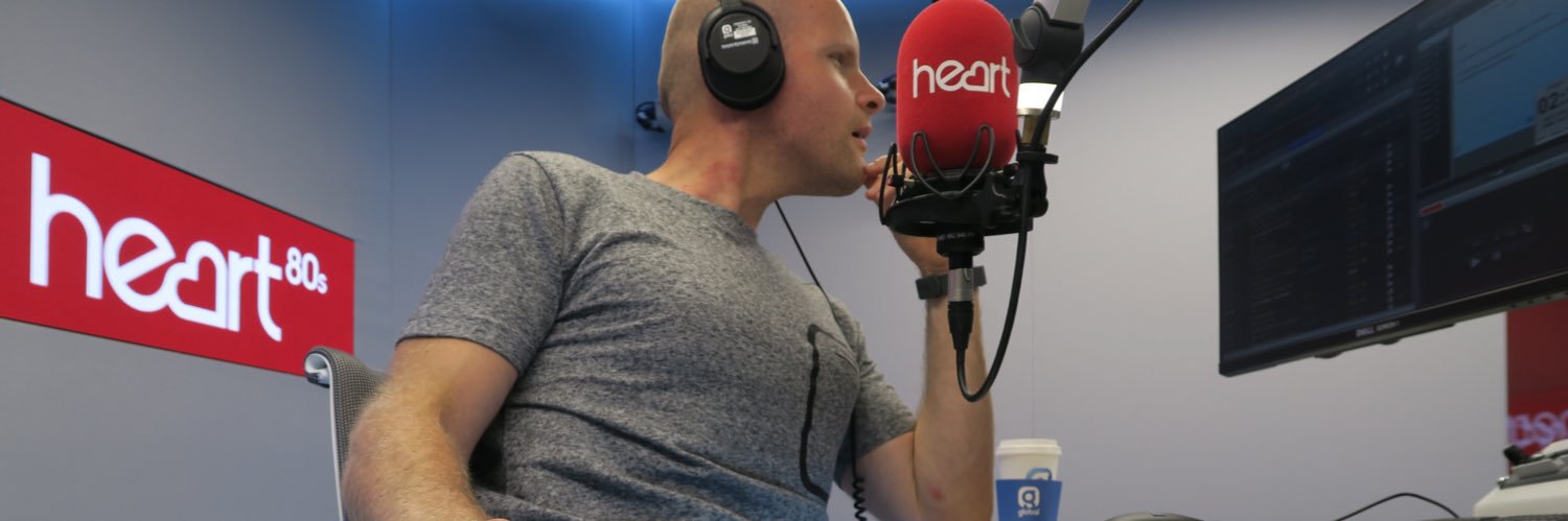 R O B E R T O banner