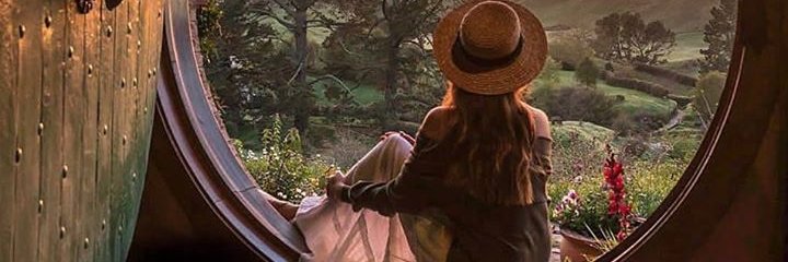 lolahati's profile banner image