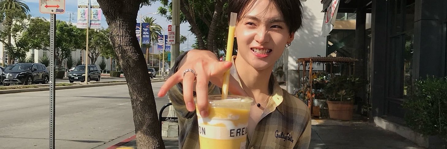 niccynoona's profile banner image