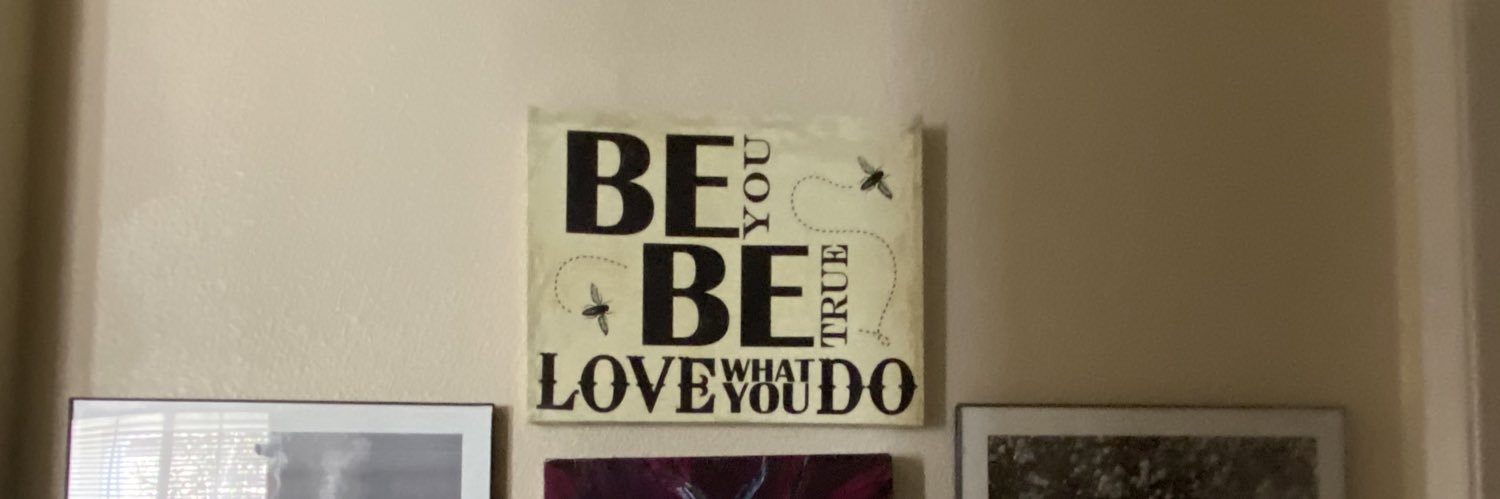 QueenBee Sarah🟧☮️🇺🇸🦅🐝🍯🌈🌺🦄🌊🌸💙🔥 banner