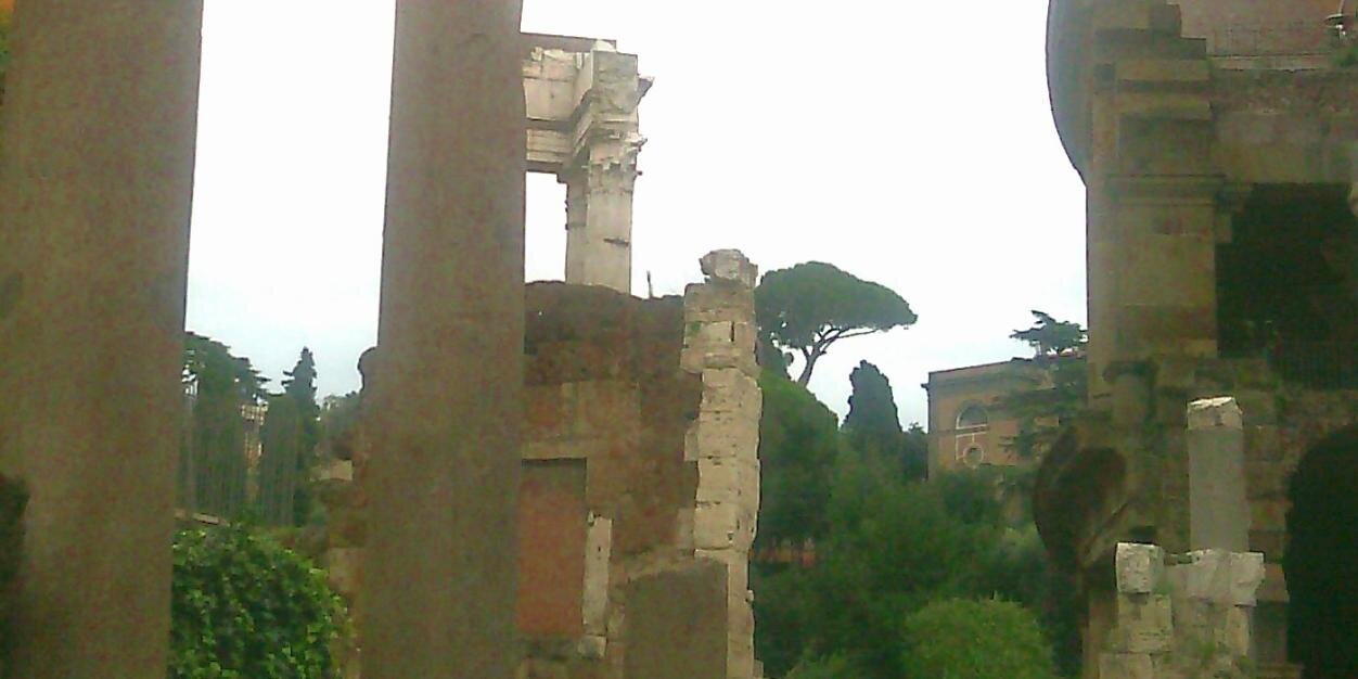 Simone Arobase banner