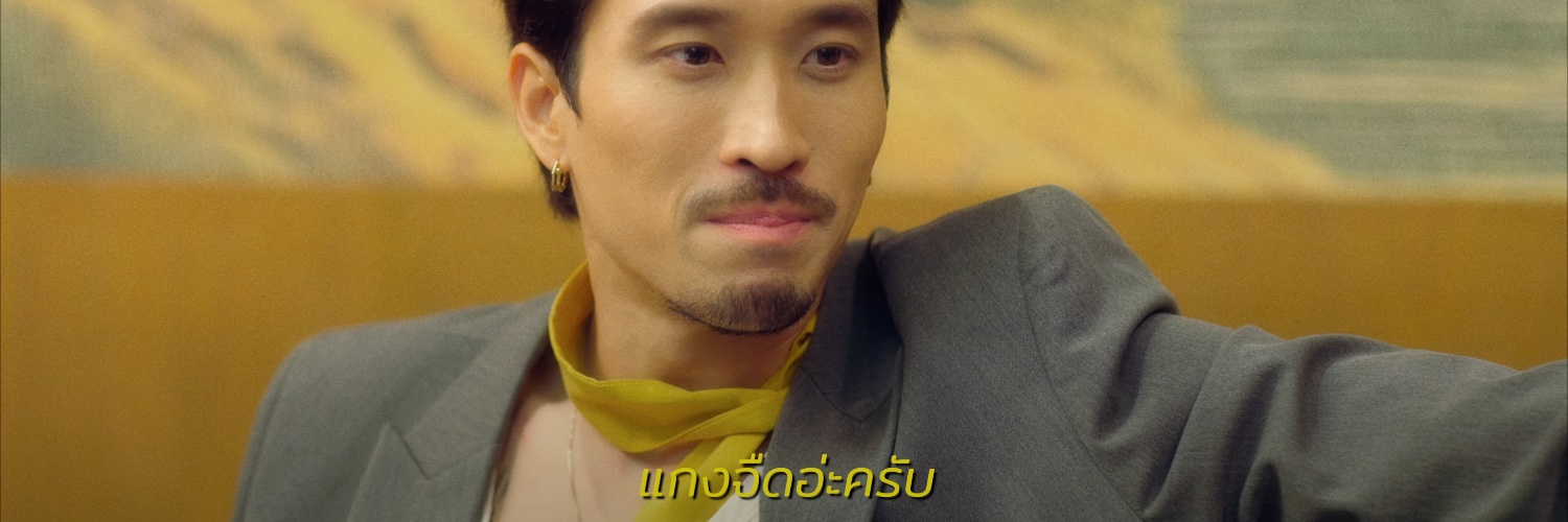 มุมหน้าประตูบ้าน อยู่ชั้นล่าง และมีสวนประดับ banner