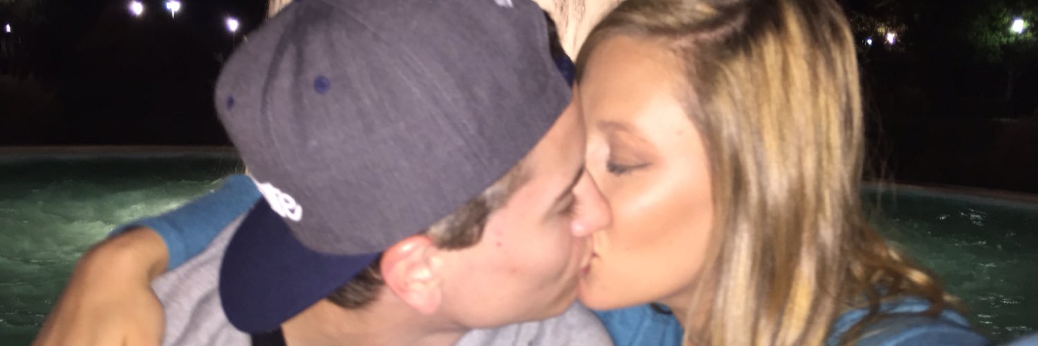 em_marie22's profile banner image