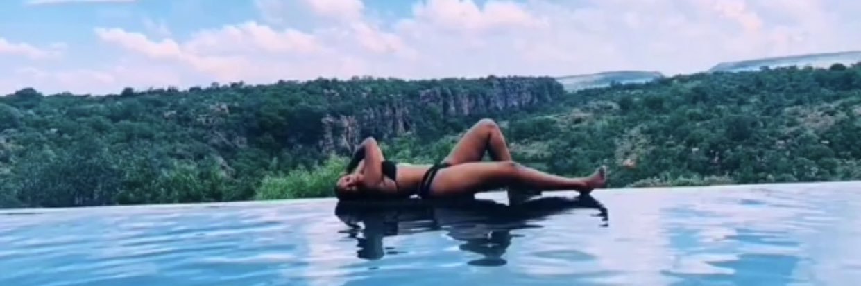 Elle_Mbadix's profile banner image