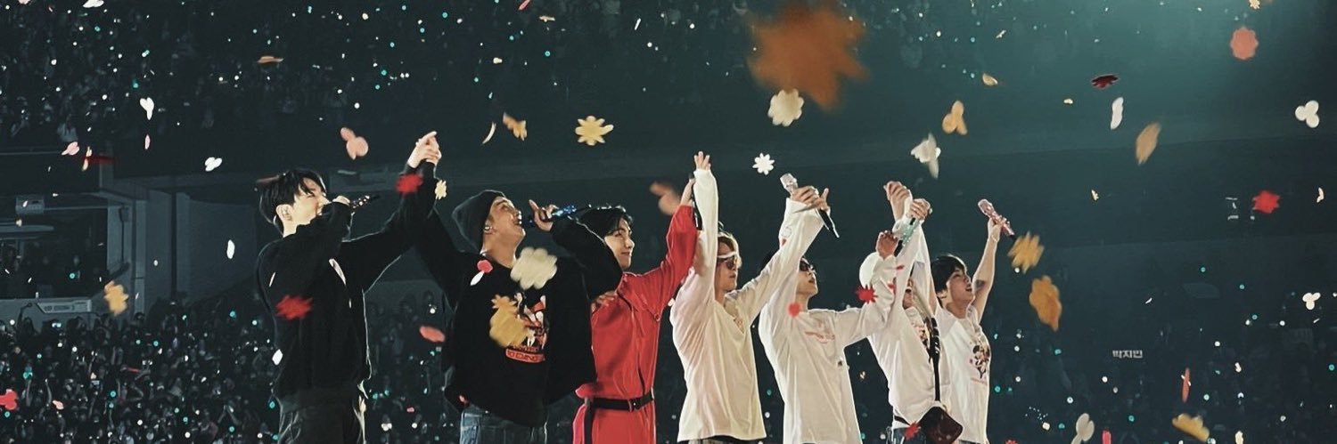 kelliewithluv's profile banner image