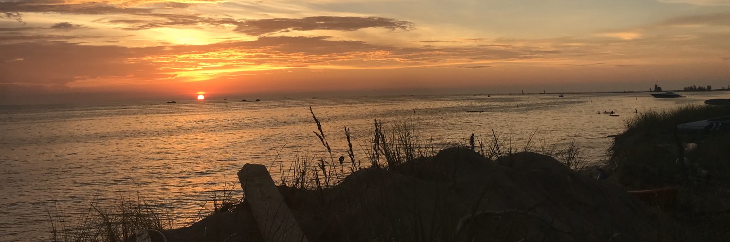 leahvanlang's profile banner image