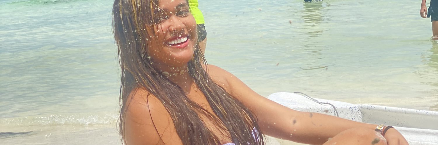YeyaSanchez's profile banner image