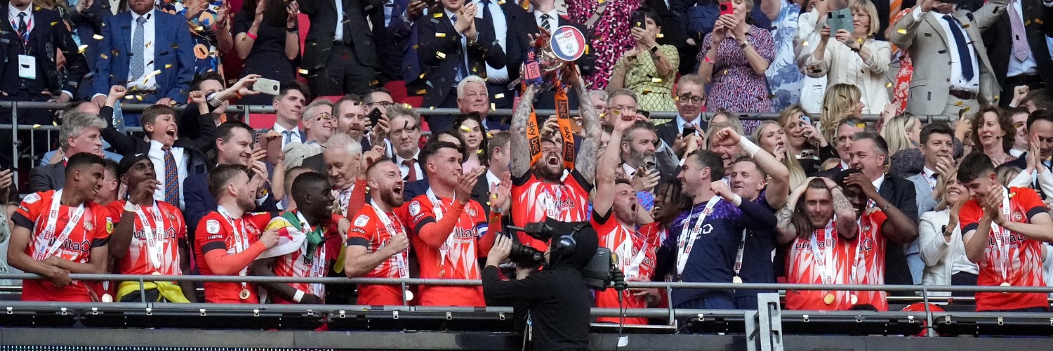 Loyal Luton Supporters’ Club banner