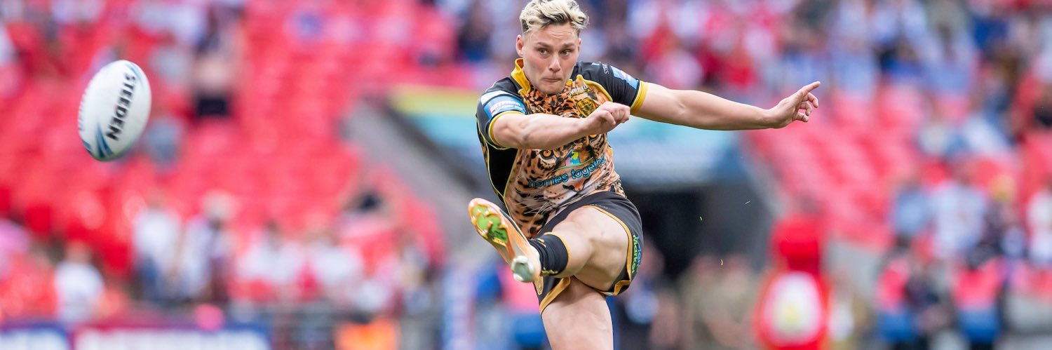 Lewis ⚽️🏉 banner