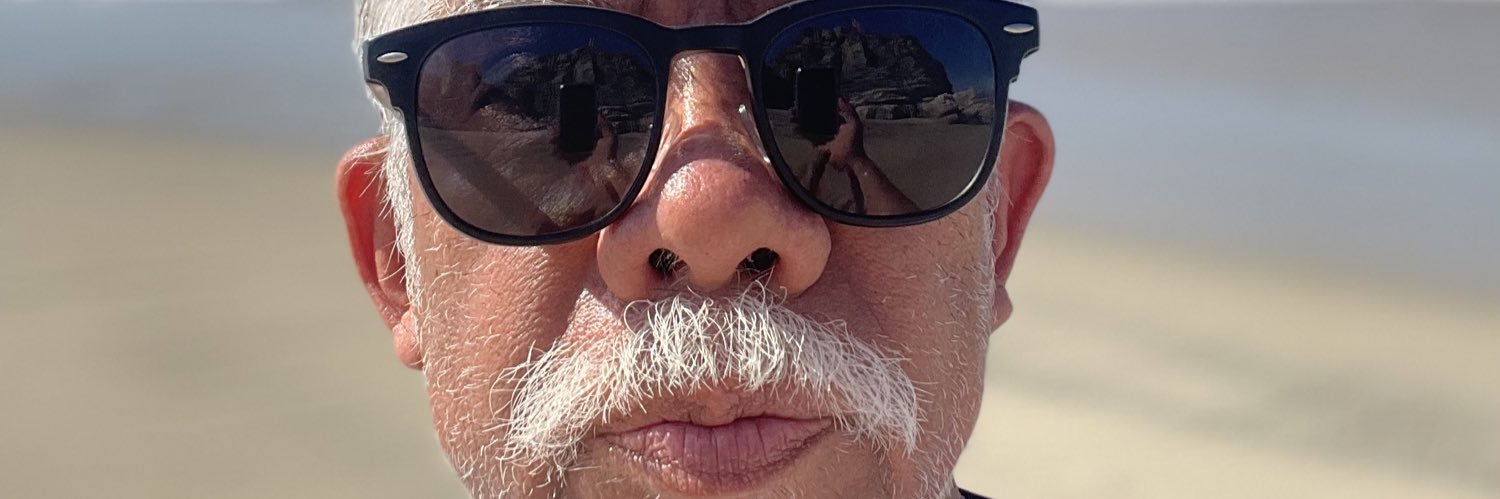 vozcora's profile banner image