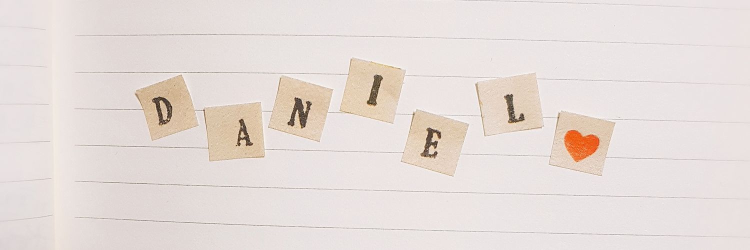 Eeeeeeeeni's profile banner image