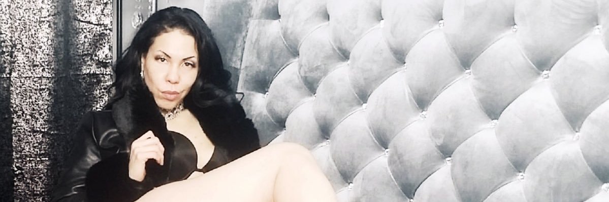 Mistress Fontaine’s Leather slut banner