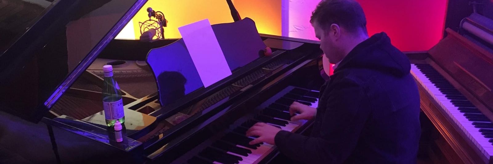 Chris Wise & THR banner