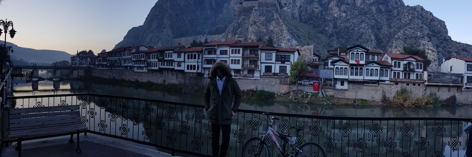 amirulze's profile banner image