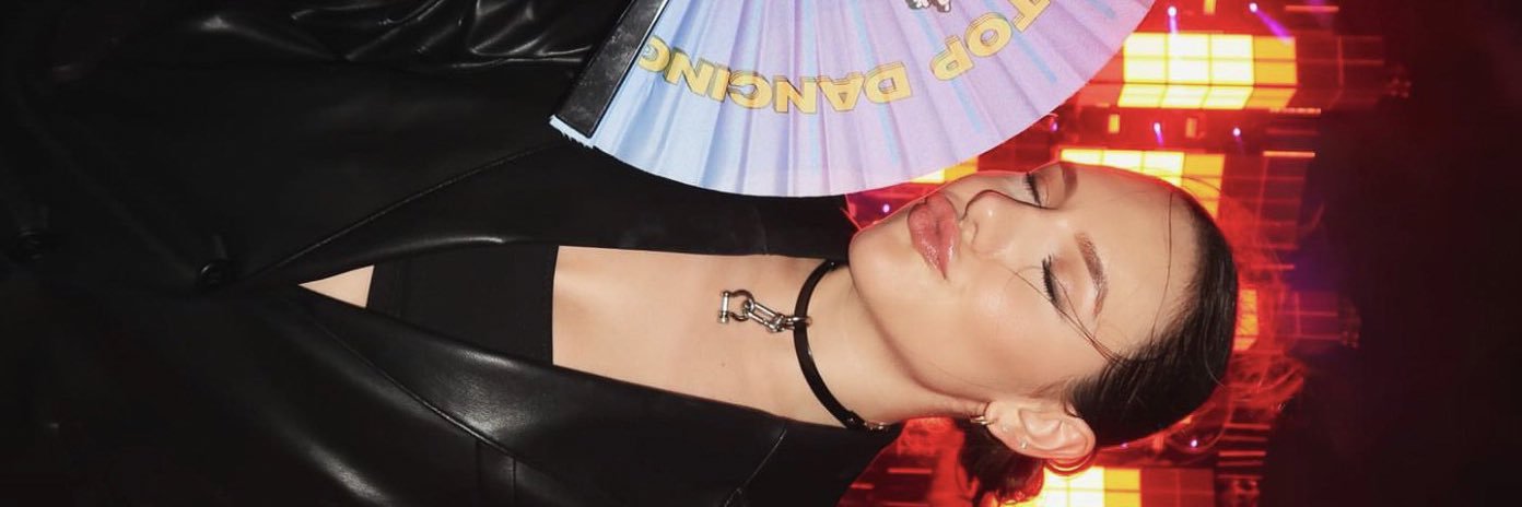 it fits 𝗿𝗲𝗯𝗲𝗰𝗰𝗮 real tight banner