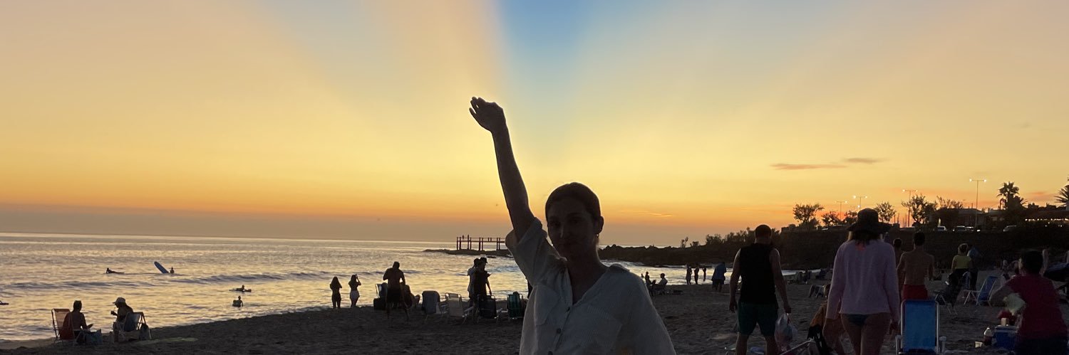 floveci's profile banner image