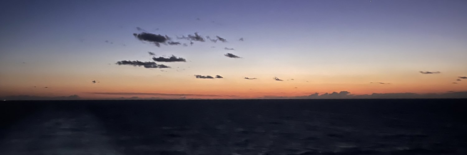 YNLT7's profile banner image
