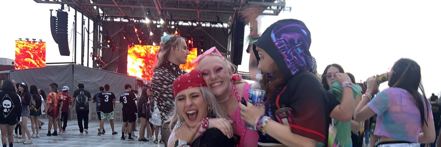 sydneychrys's profile banner image