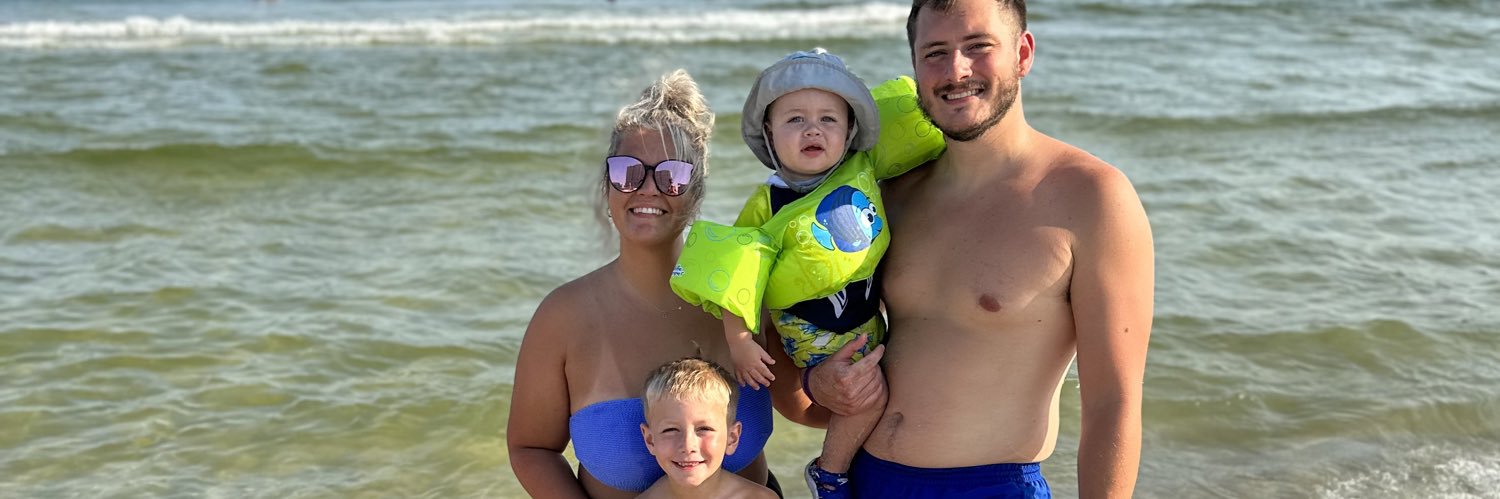 lizabrooke32's profile banner image