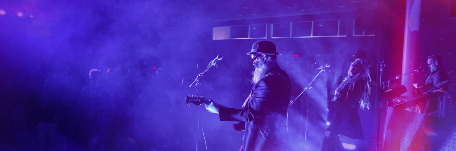 Dirt Poor Robins banner