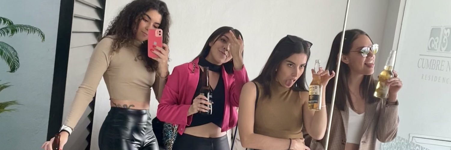 ximena_ri's profile banner image