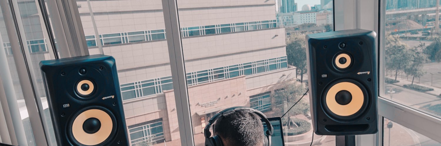 dimelauro's profile banner image