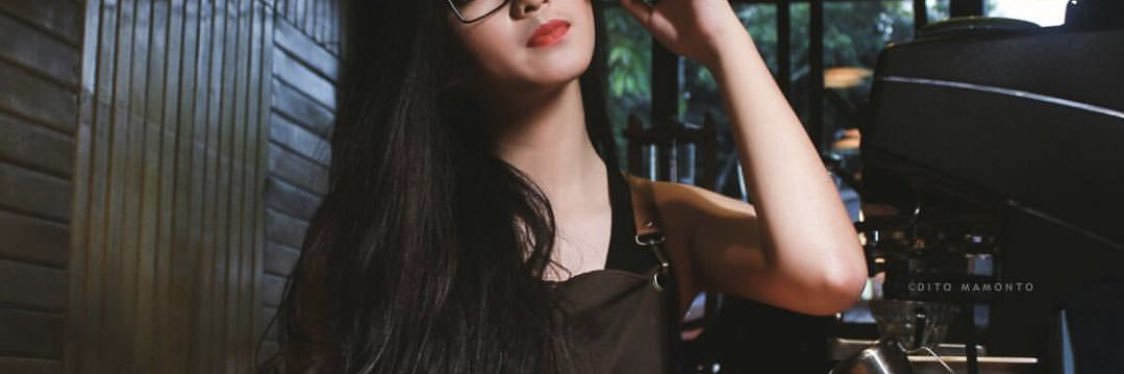 loraineamel's profile banner image