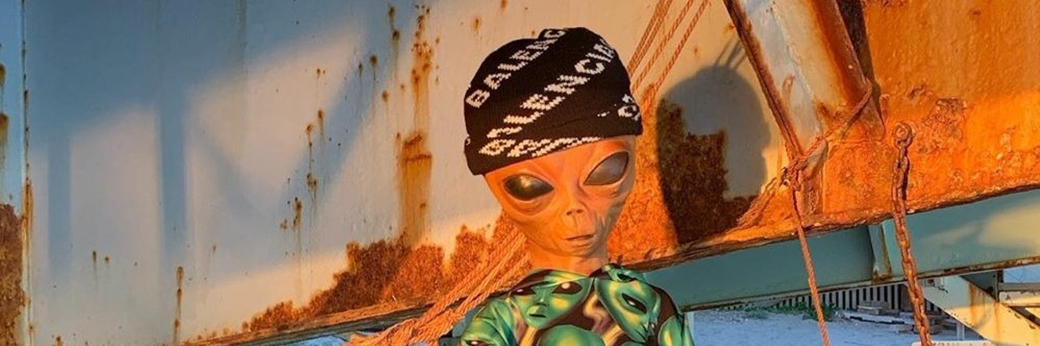 elalienbro's profile banner image