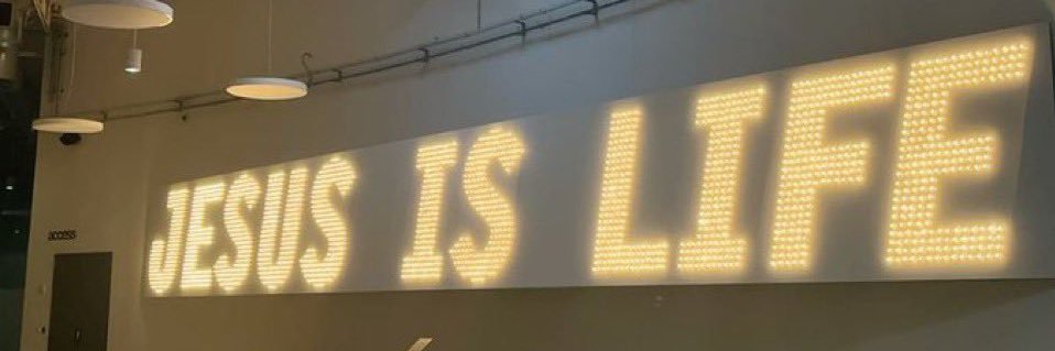 issy_mr's profile banner image
