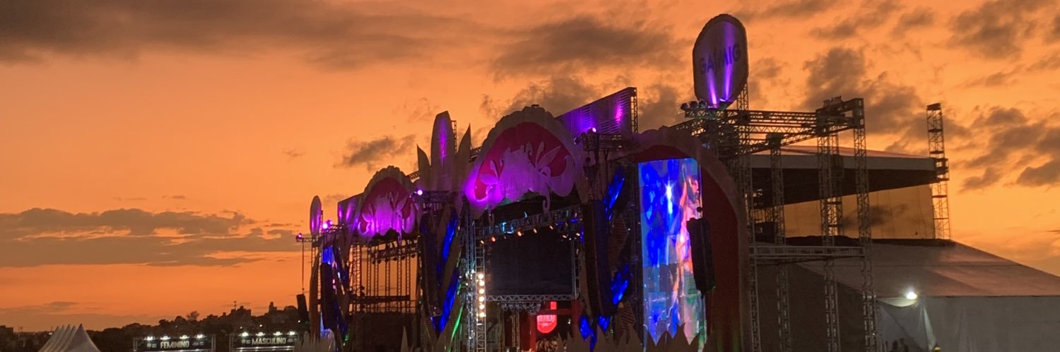 LauraFanix's profile banner image