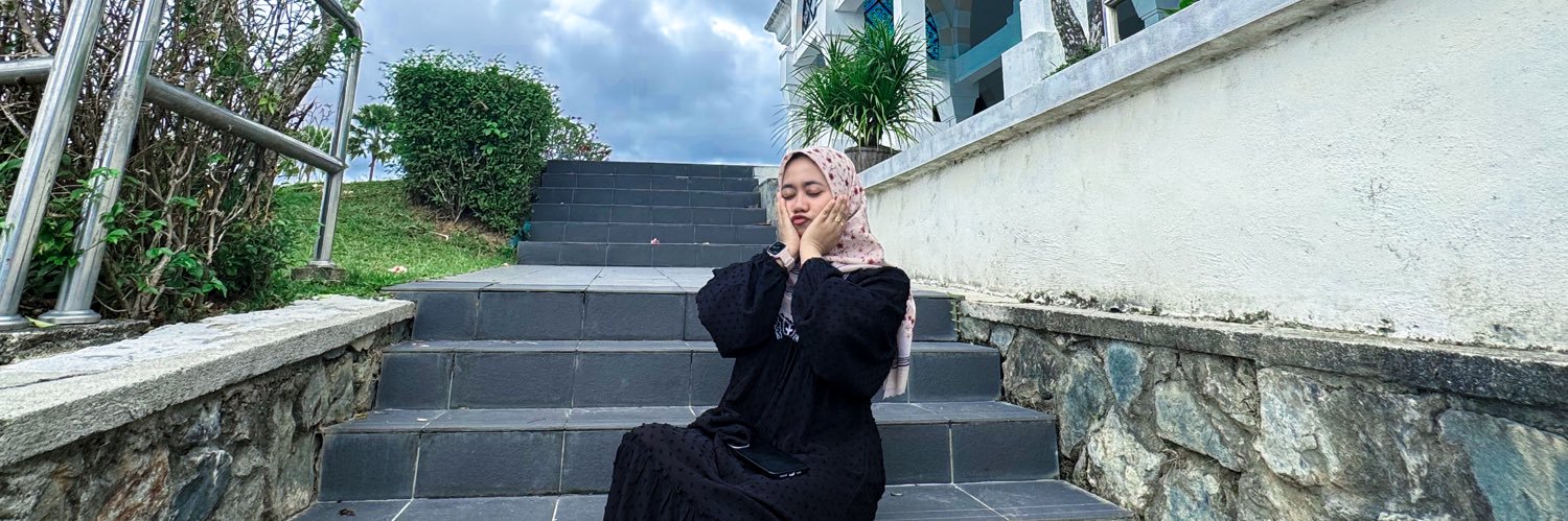 L_Khaaa's profile banner image