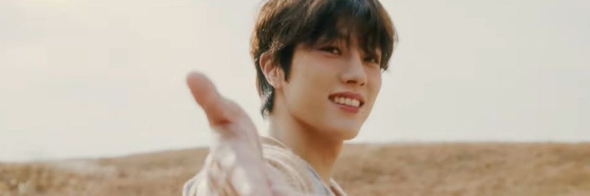 nicole (니콜) 🌸 banner