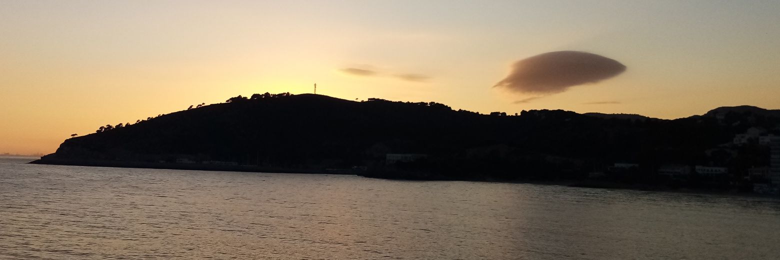 issanvi's profile banner image