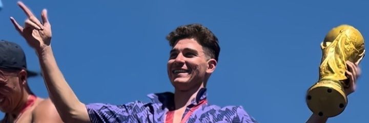 axelipsale's profile banner image