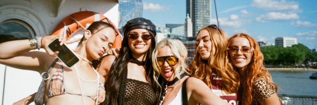 daniellecotton_'s profile banner image