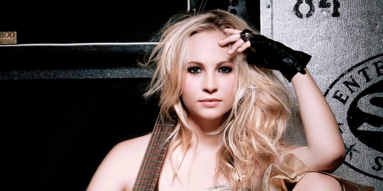 Caroline_MFes's profile banner image