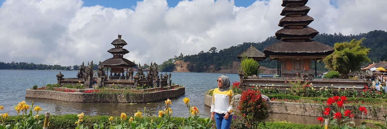 leniaprilyano's profile banner image
