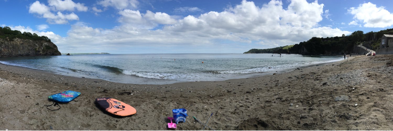 Clare Thomson 💙 banner