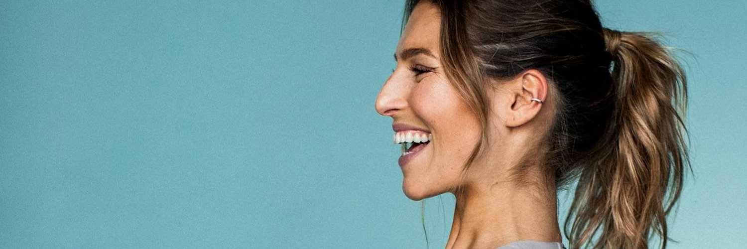 Laury Thilleman Profile Banner