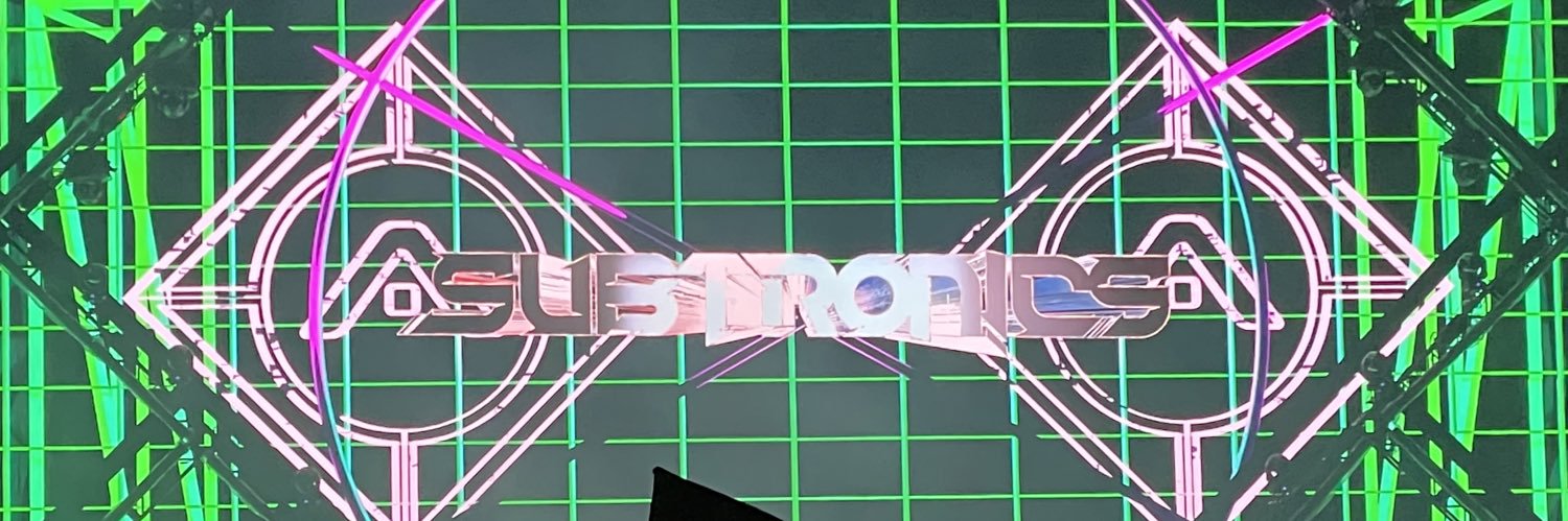 Glogirlangie's profile banner image