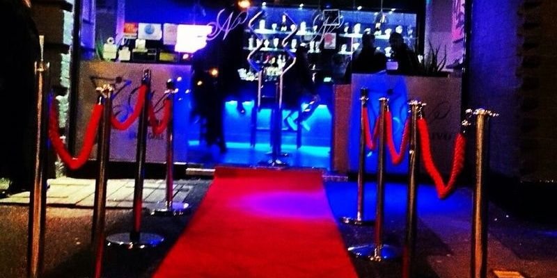 neuvobar's profile banner image
