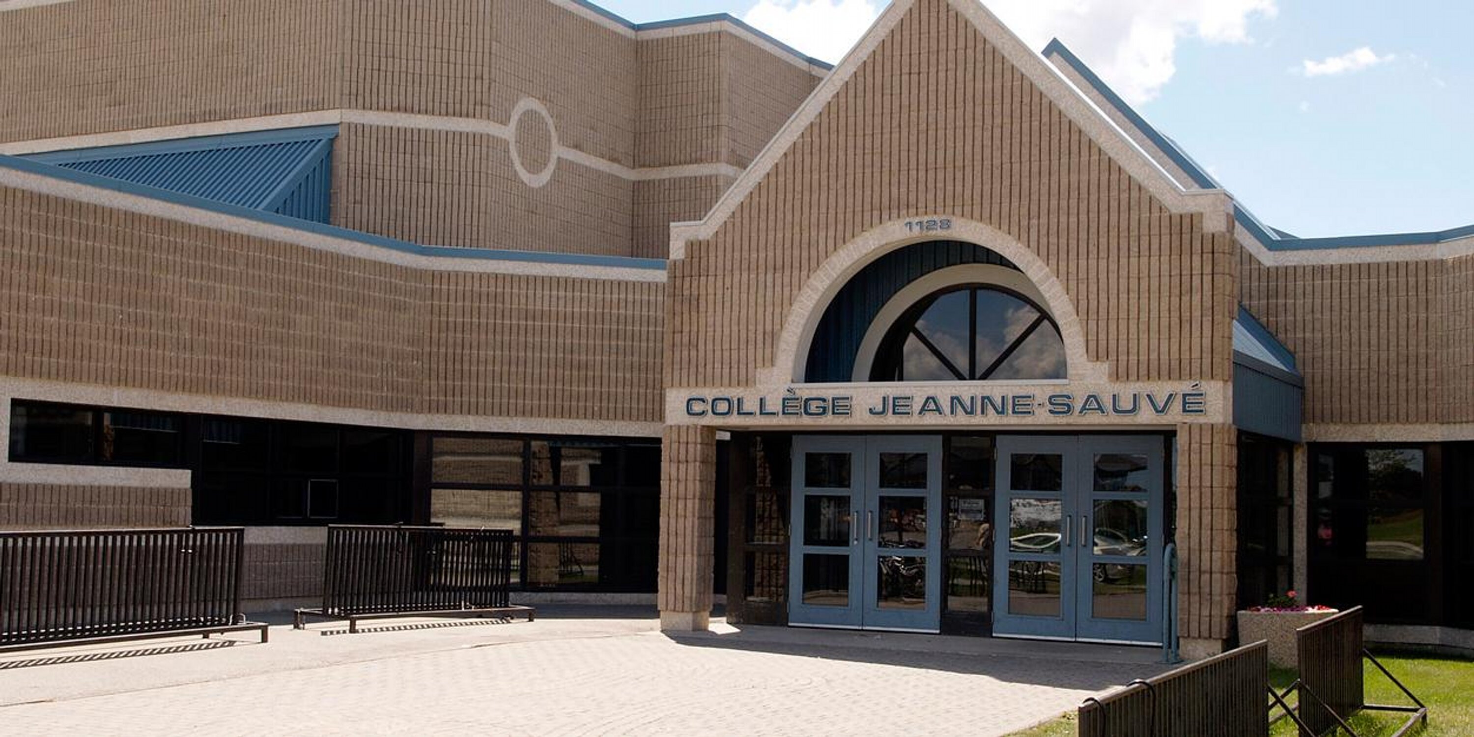Collège Jeanne-Sauvé banner