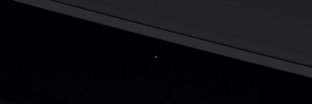 farinahnm's profile banner image